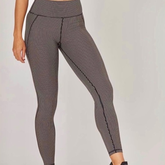 GLYDER NWOT PREMIER BLACK/ ADOBE ROSE STRIPE WORKOUT BRA AND LINEAR LEGGING SET - Picture 8 of 16